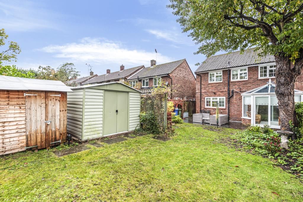 4 bed semidetached house to rent in Crowthorne Road, Bracknell RG12