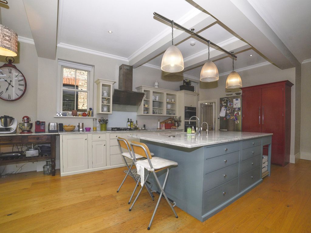 Hale Gardens, London W3