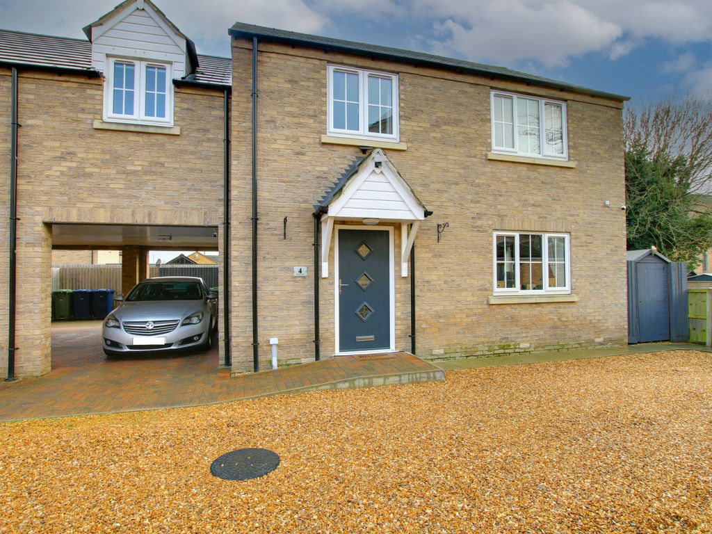4 bed linkdetached house for sale in Millers Yard, March PE15, £