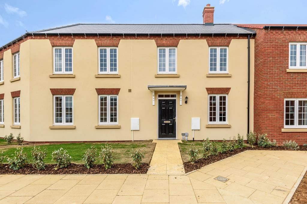 3 bed terraced house to rent in Bicester, Road OX26, £1,750 pcm