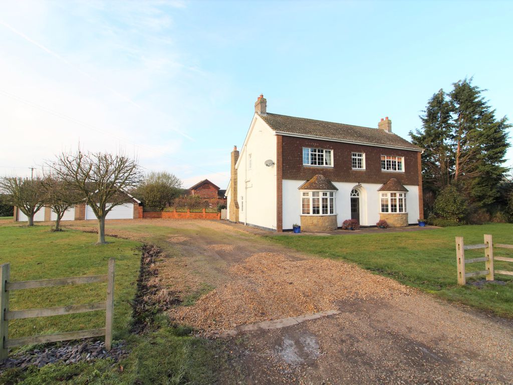 6 bed farmhouse for sale in Susworth Road, Scotter, Gainsborough DN21