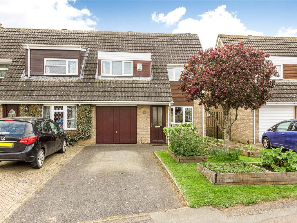 3 bed semidetached house for sale in Rickyard Road, Northampton NN3