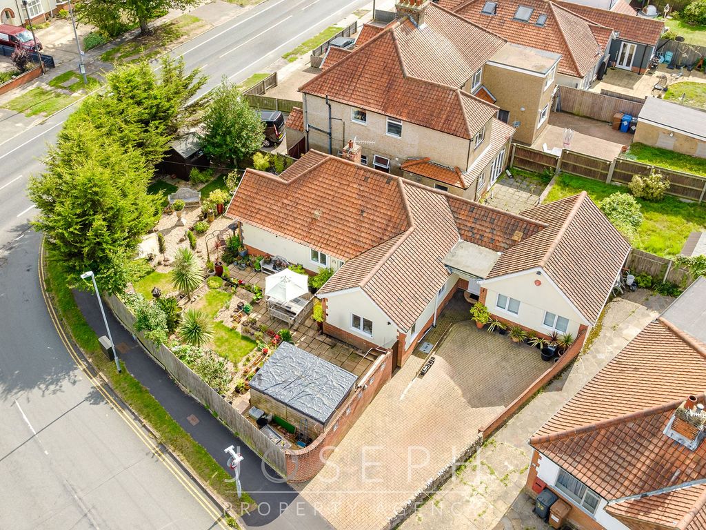 5 bed detached bungalow for sale in Princethorpe Road, Ipswich IP3, £