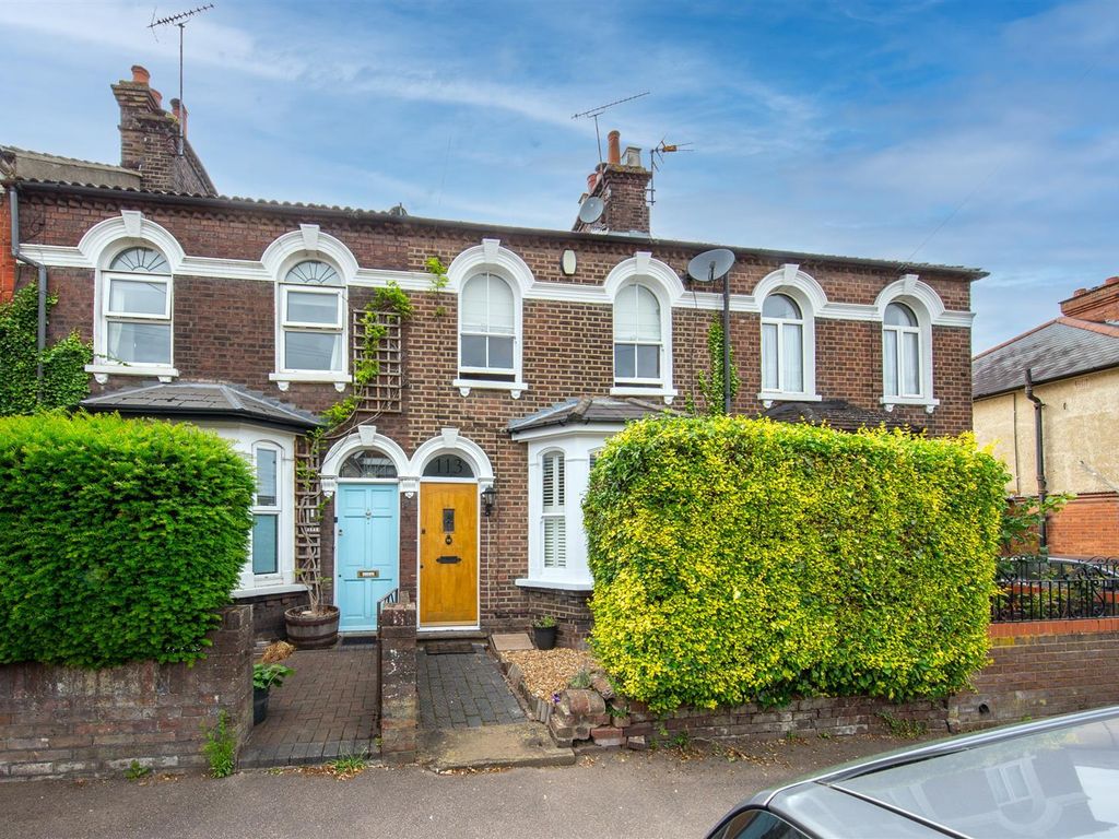 2 bed terraced house for sale in Great Northern Road, Dunstable LU5, £