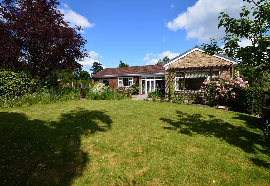 3 bed detached bungalow for sale in Ackworth Road, Pontefract WF8, £