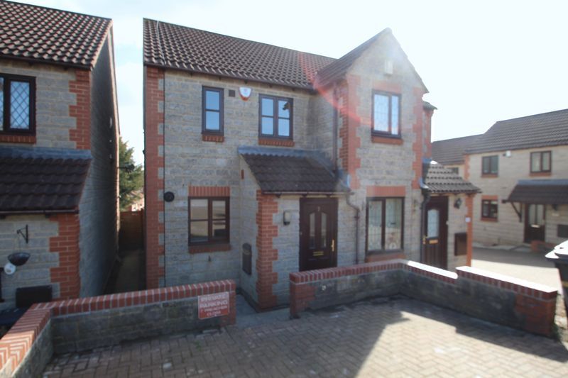 2 bed semidetached house to rent in Preacher Close, Hanham, Bristol
