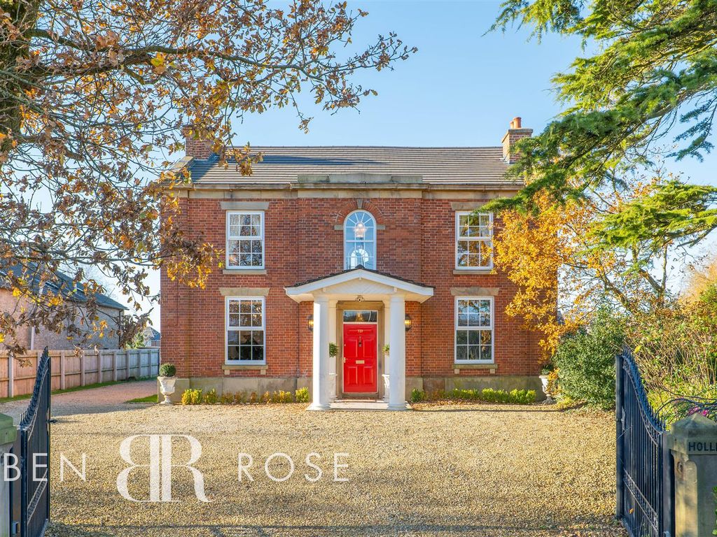 4 bed detached house for sale in Garstang Road, Barton, Preston PR3, £