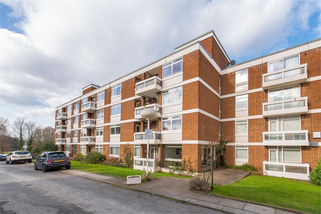 2 bed flat for sale in Greystoke Court, Hanger Lane, Ealing, London. W5