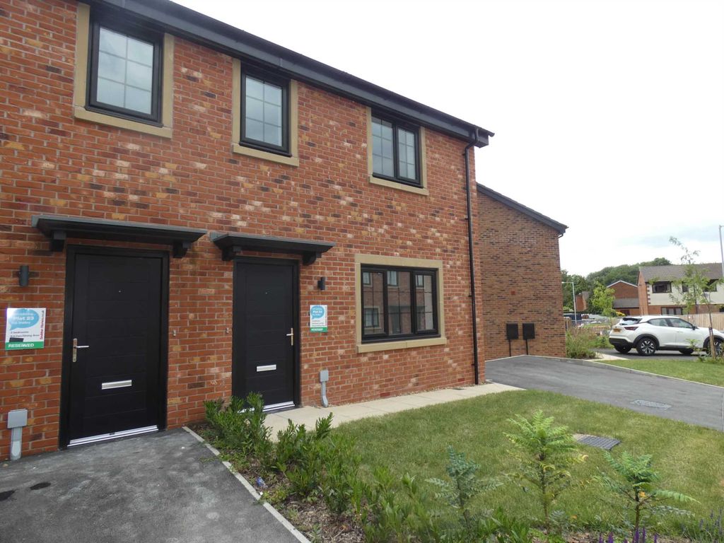 2 bed end terrace house to rent in Shire Croft, Westhoughton, Bolton