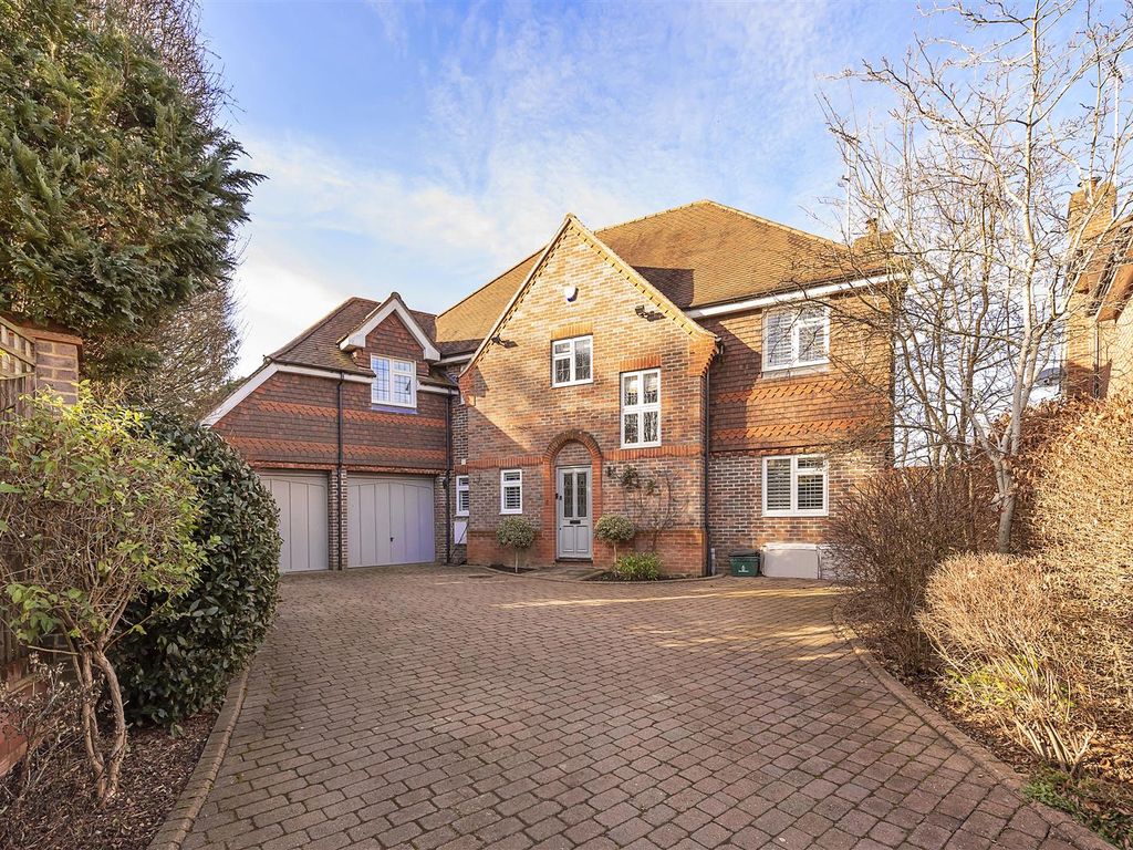 4 bed detached house for sale in Oakview Close, Harpenden AL5 Zoopla