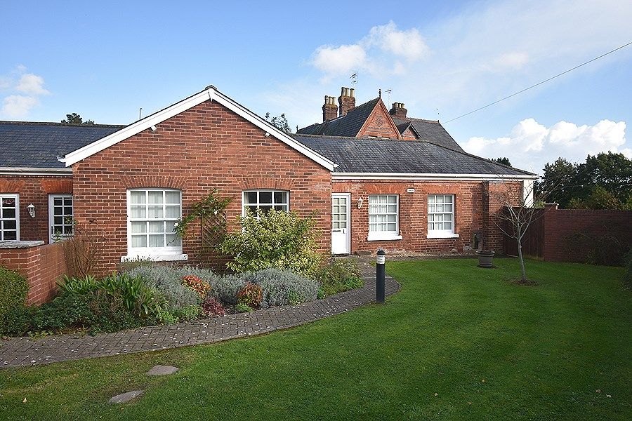 3 bed semidetached bungalow for sale in Montague Rise, Horseguards