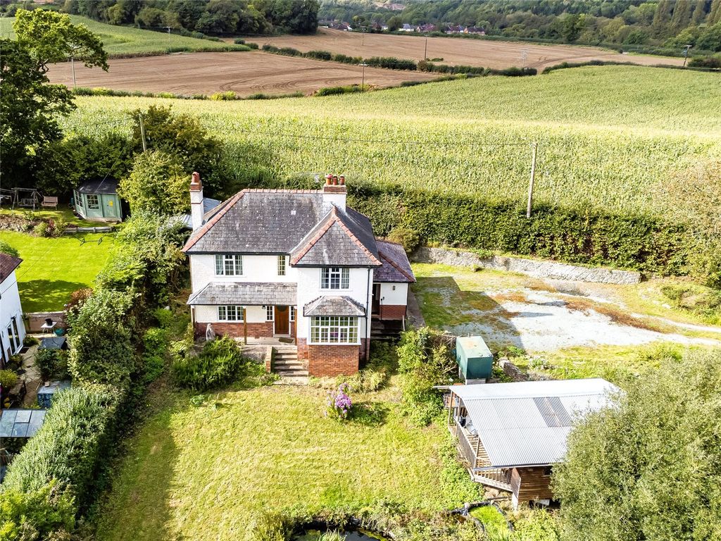 3 bed detached house for sale in Llynclys, Oswestry, Shropshire SY10, £