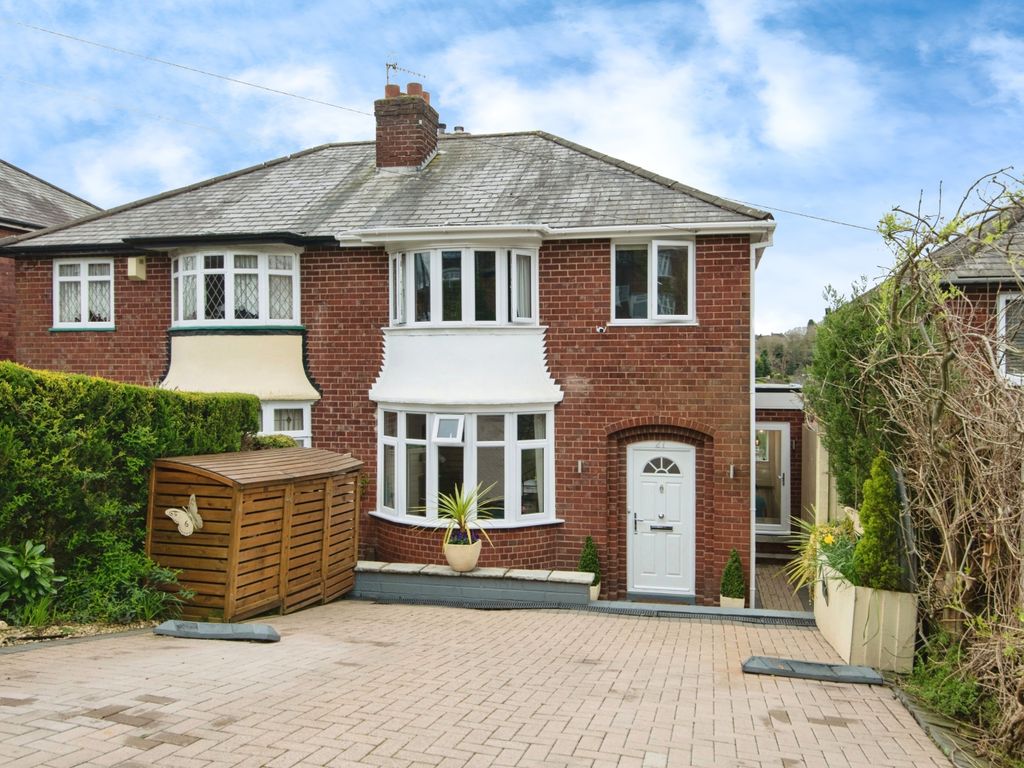 5 bed semidetached house for sale in Hillside Avenue, Rowley Regis B65
