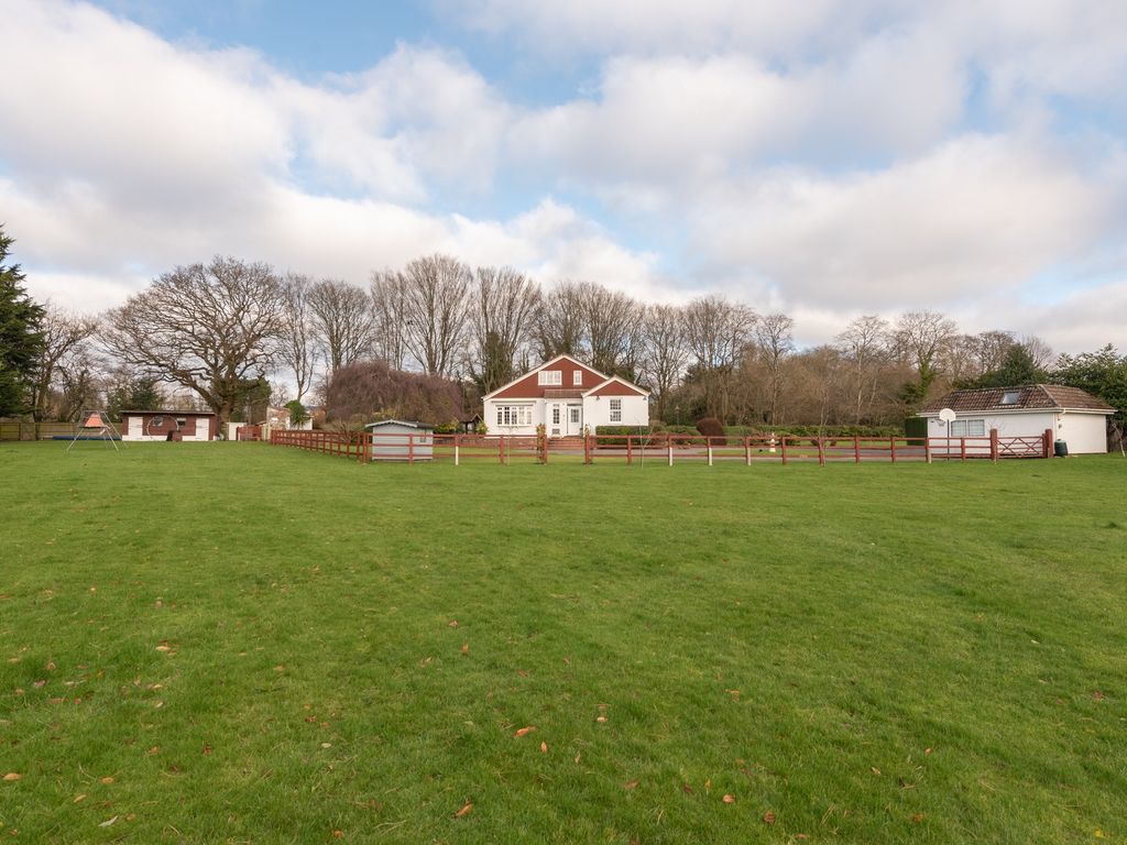 6 bed town house for sale in Hammersley Lane, Penn, High HP10