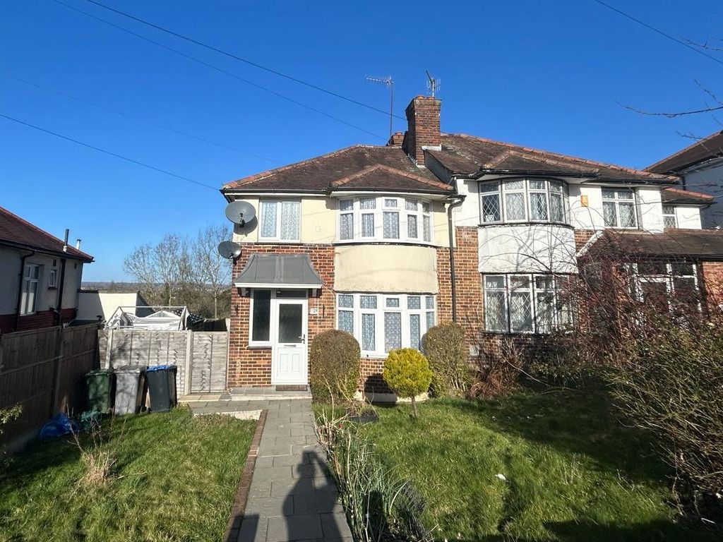 3 bed semidetached house to rent in Uxendon Hill, Wembley HA9, £2,000