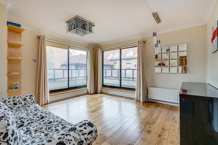1 bed flat to rent in Balmoral House, Windsor Way, Brook Green, London