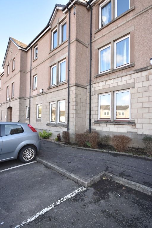 2 bed flat to rent in Kerse Place, Falkirk, Falkirk FK1, £750 pcm Zoopla