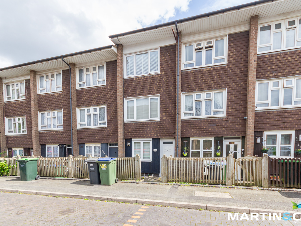 4 bed terraced house to rent in Windmill Crescent, Smethwick B66, £