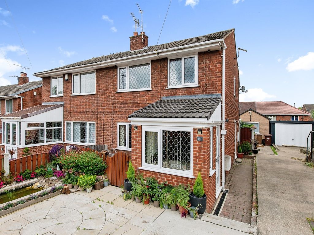 3 bed semidetached house for sale in Lightfoot Close, Castleford WF10