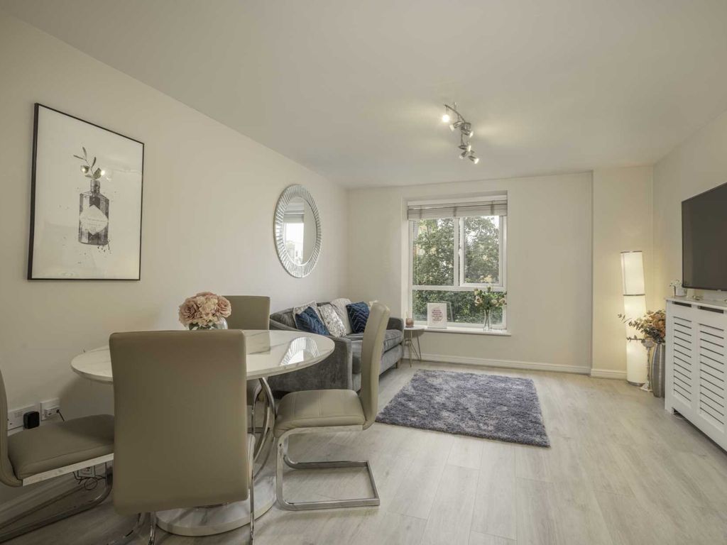 2 bed flat for sale in Hepburn Court, Borehamwood WD6, £339,950 Zoopla