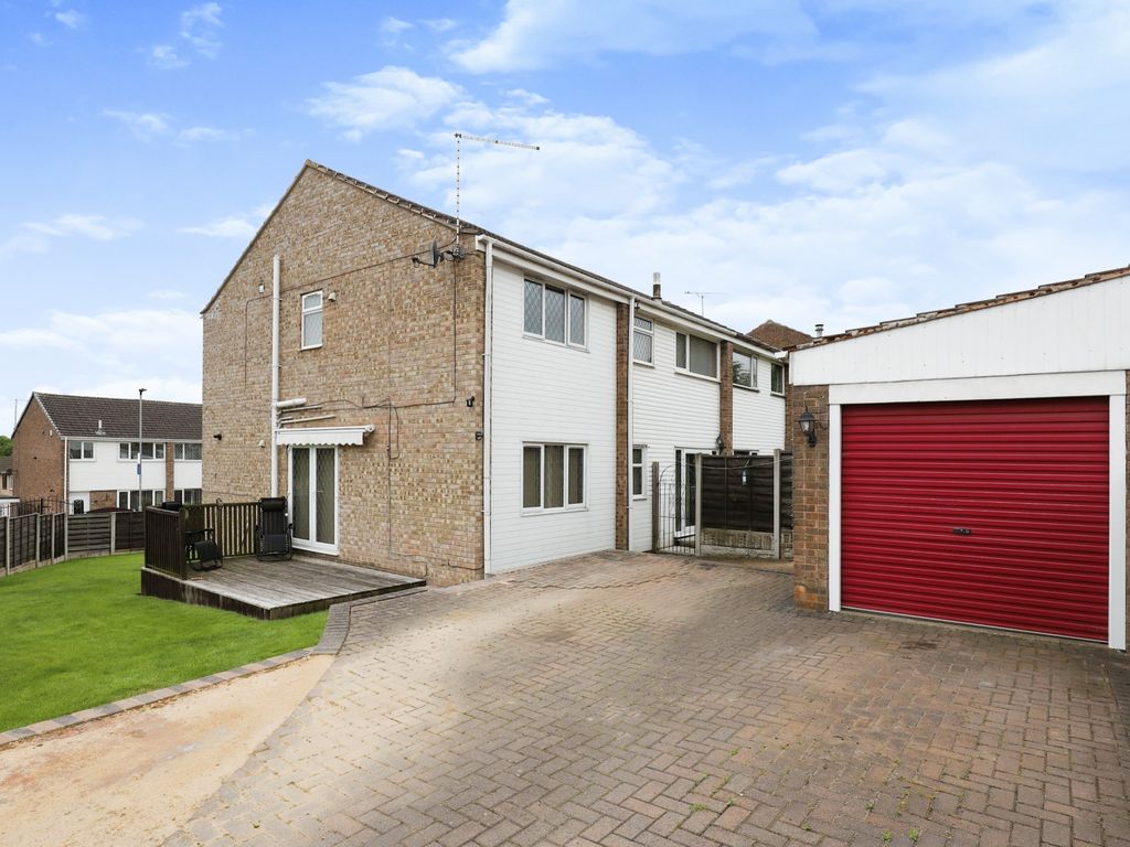 5 bed semidetached house for sale in Mason Drive, Swallownest