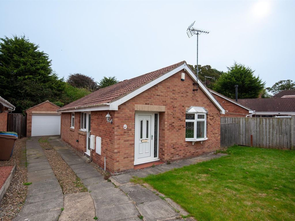 2 bed detached bungalow for sale in Swaledale Mews, Bridlington YO16, £