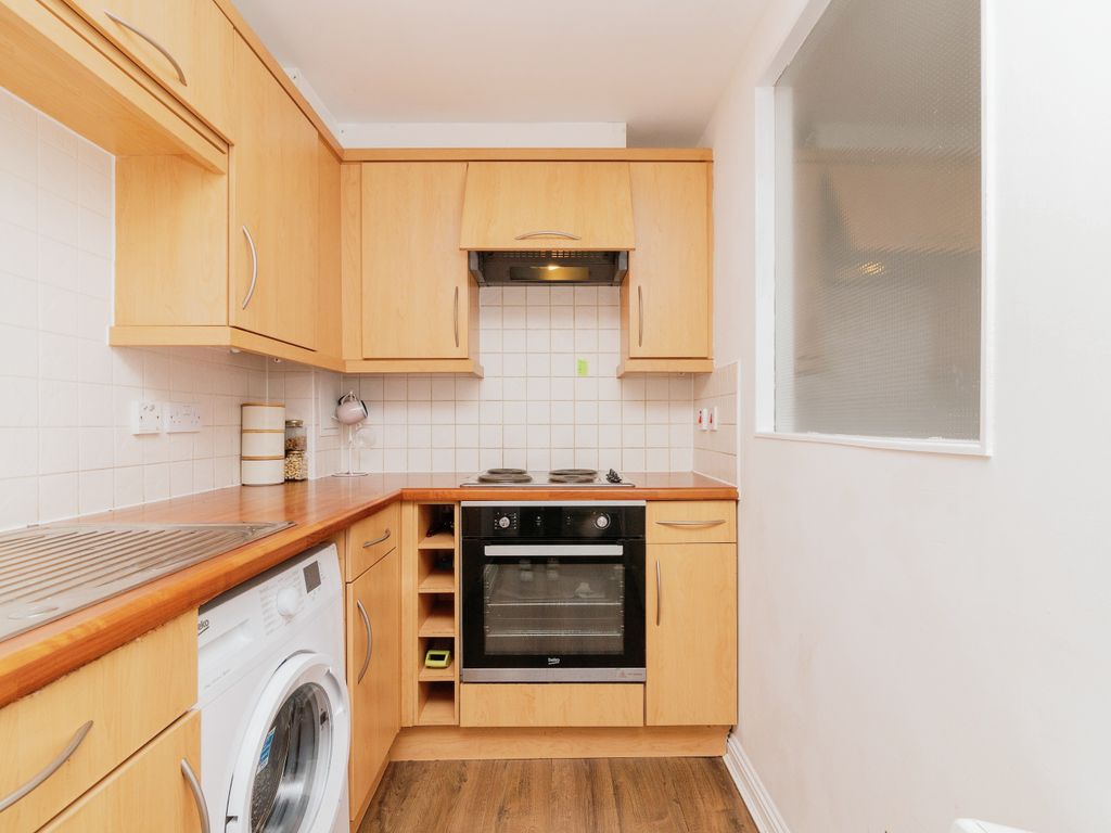 2 bed flat for sale in 220 Wallace Street, Glasgow G5, £104,000 Zoopla