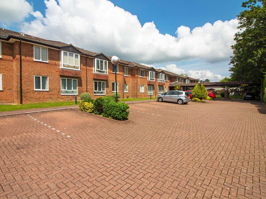 1 bed flat for sale in Dene Court, Holman Close, Waterlooville PO8, £
