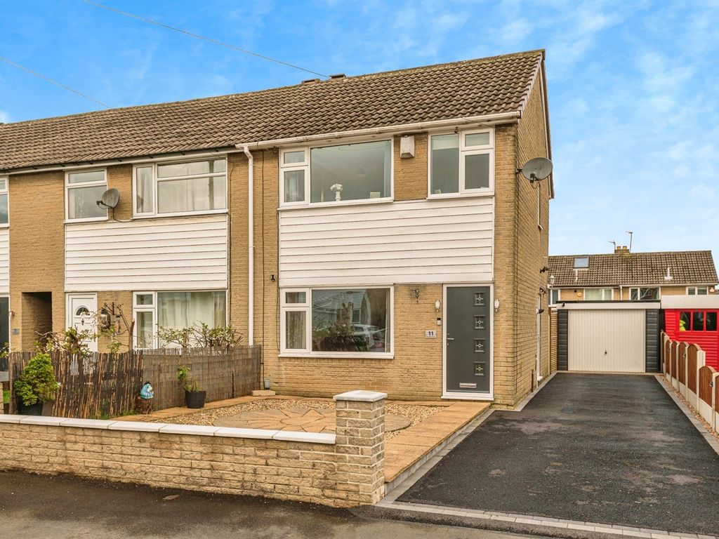 3 bed end terrace house for sale in Silver Birch Close, Wyke, Bradford