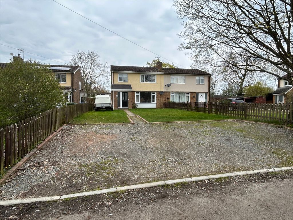 3 bed semidetached house for sale in Welland Avenue, Gartree, Market