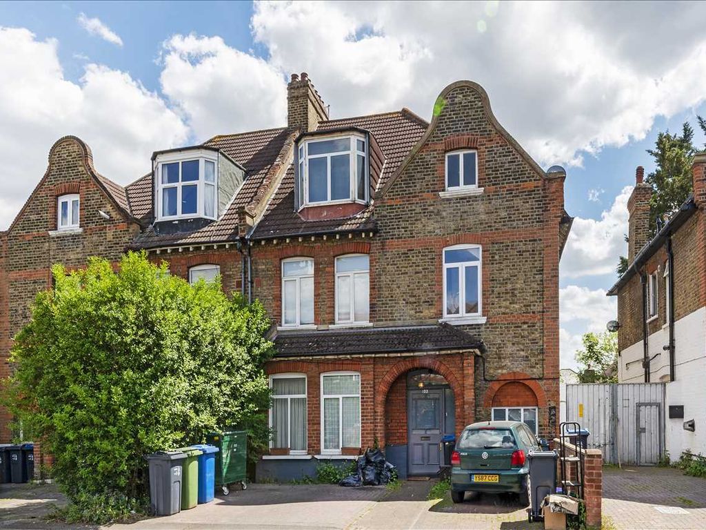 1 bed flat to rent in Queens Road, London SW19, £1,750 pcm Zoopla