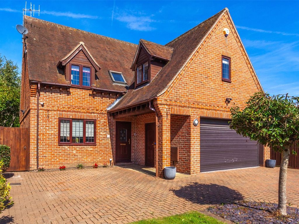 5 bed detached house for sale in Caroline Court, Marlow SL7, £1,425,000
