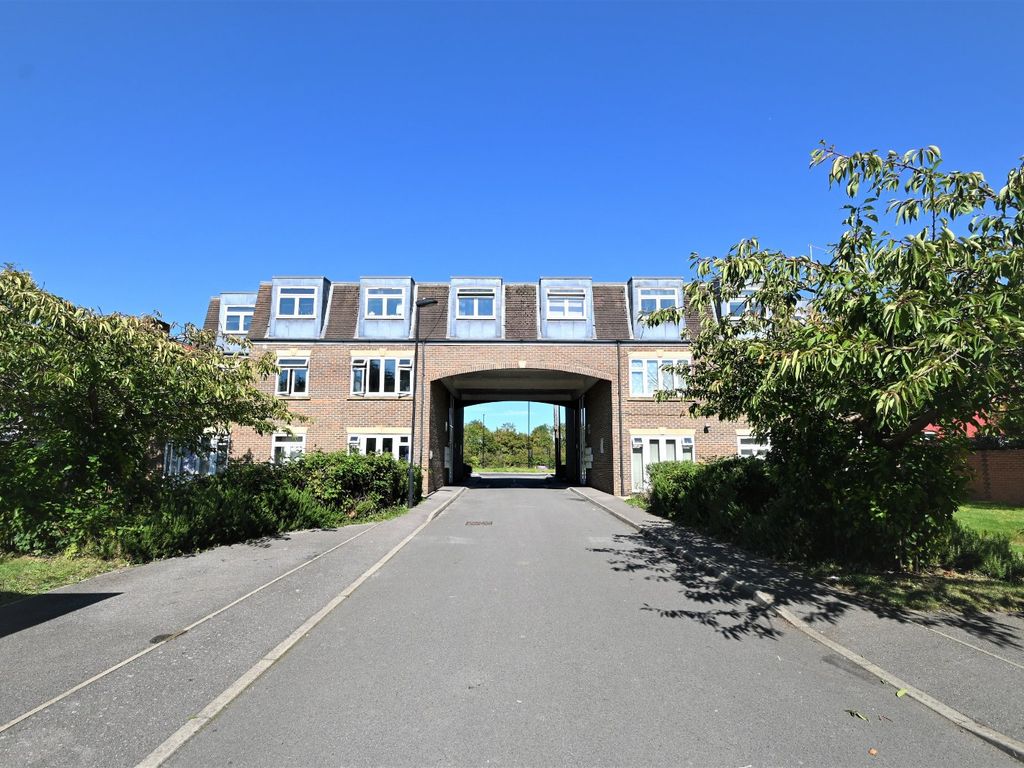 1 bed flat for sale in Clarence Court, 580588 London Road, Langley