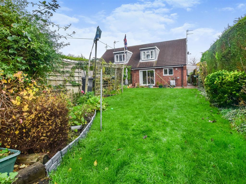 3 bed semidetached bungalow for sale in Anlaby Park Road South, Hull