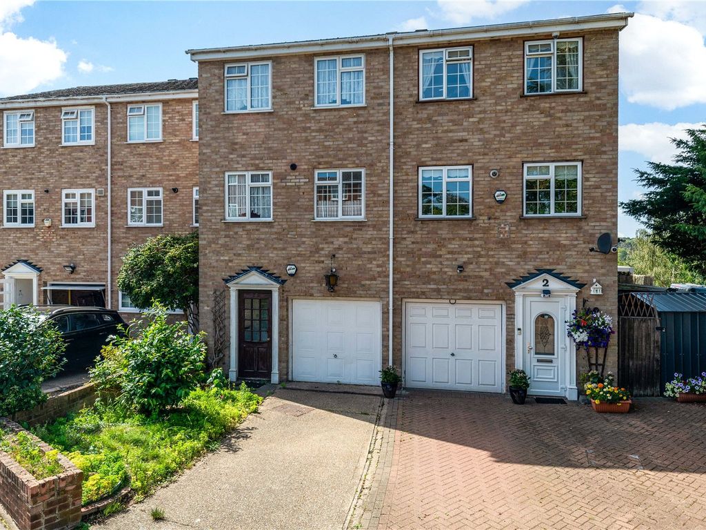 3 bed terraced house for sale in Hawkshead Close, Bromley BR1, £550,000