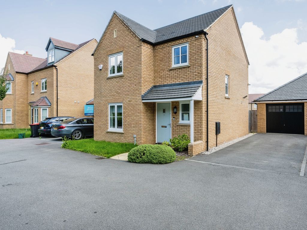 3 bed detached house for sale in Hever Close, Kingsmead, Milton Keynes, Buckinghamshire MK4, £