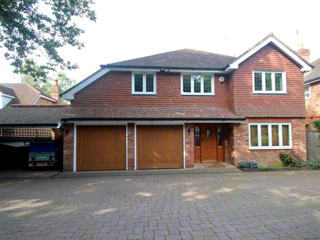 5 bed detached house for sale in Highland Road, Badgers Mount TN14, £