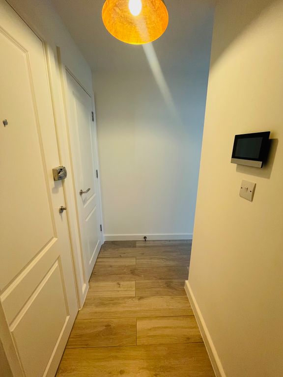 1 bed flat to rent in Balham High Road, London SW12, £1,600 pcm Zoopla