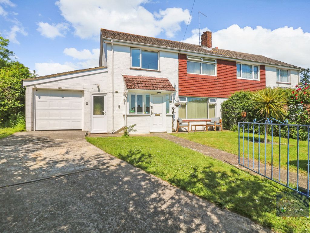 4 bed semidetached house for sale in Pattison Farm Close, Aldington