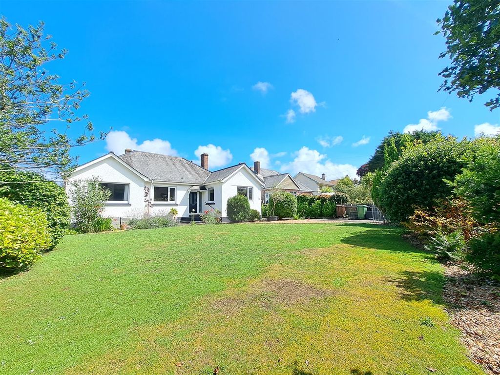 4 bed detached bungalow for sale in Pendarves Road, Camborne TR14, £