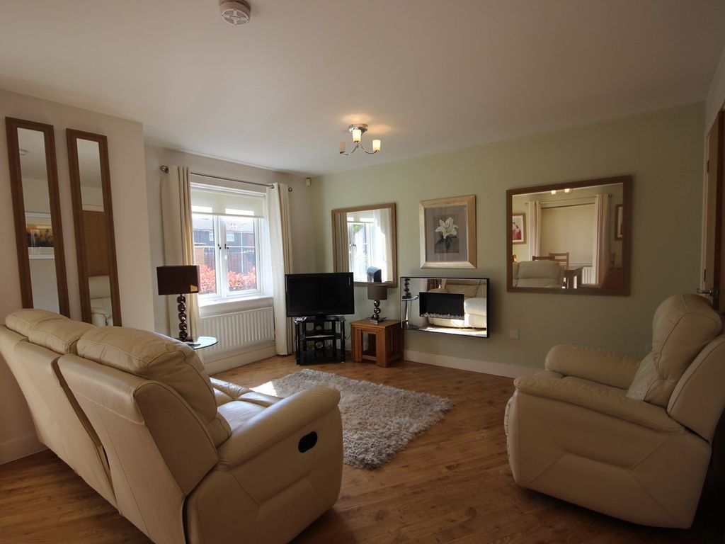 2 bed flat to rent in Saxon Court, High Street, Iver SL0 Zoopla