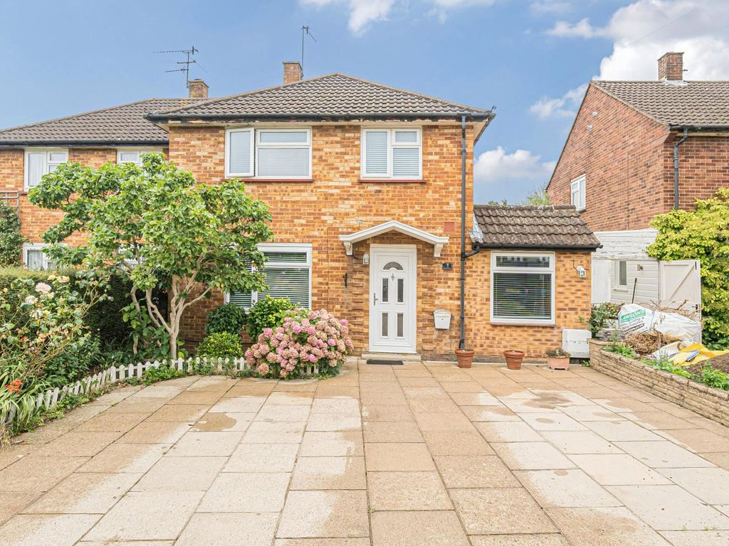 4 bed semidetached house for sale in Pentland Road, Bushey WD23, £