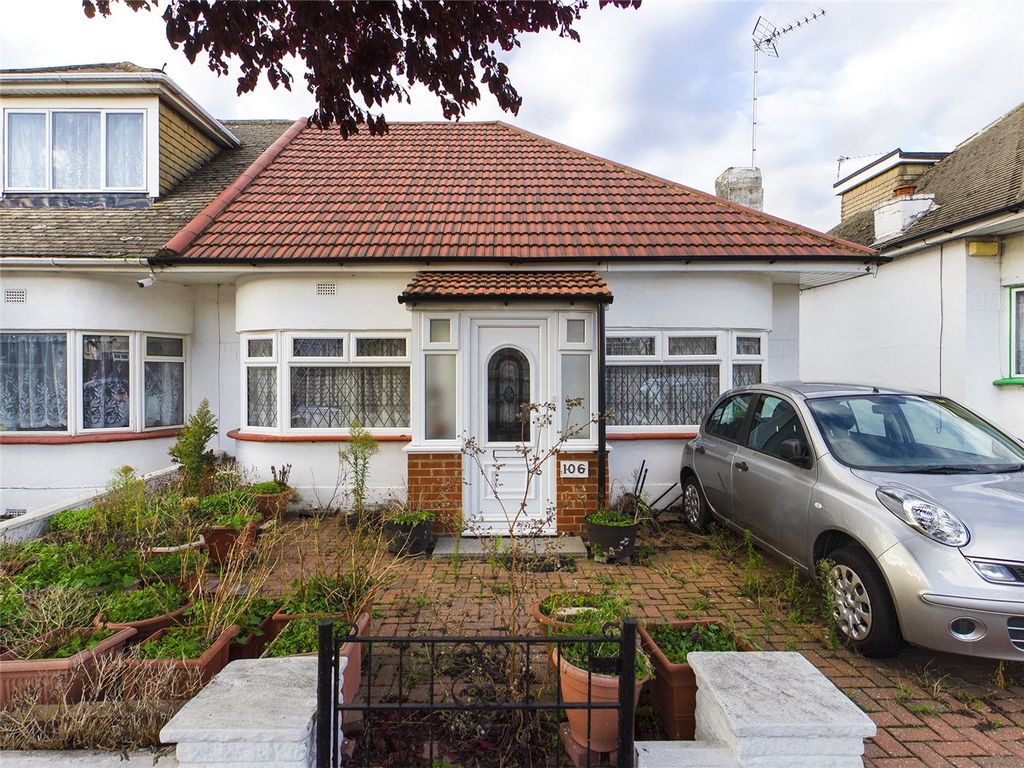 2 bed bungalow for sale in Kinloch Drive, London NW9 Zoopla
