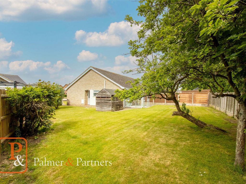 2 bed bungalow for sale in Alan Way, Prettygate, Colchester, Essex CO3