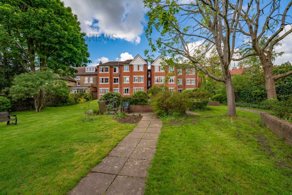 16 Bampton Court Blakesley Avenue Ealing W5