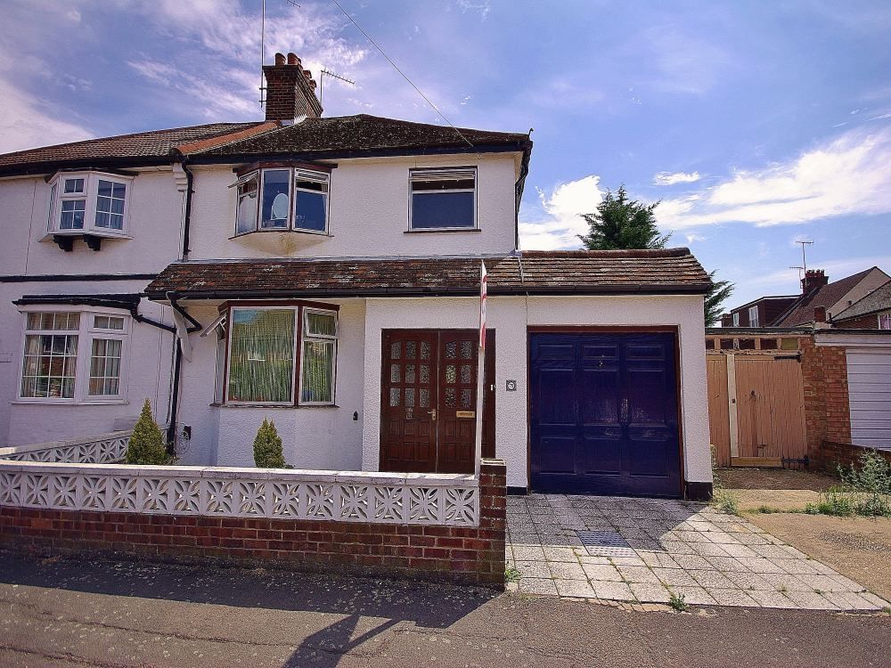 3 bed semidetached house to rent in 76 King Avenue, Watford