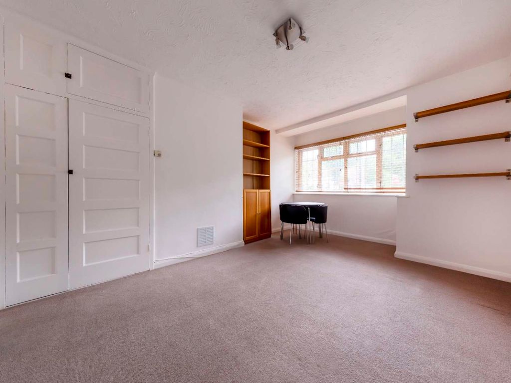 2 bed flat to rent in Garden Row, Elephant And Castle, London SE1, £