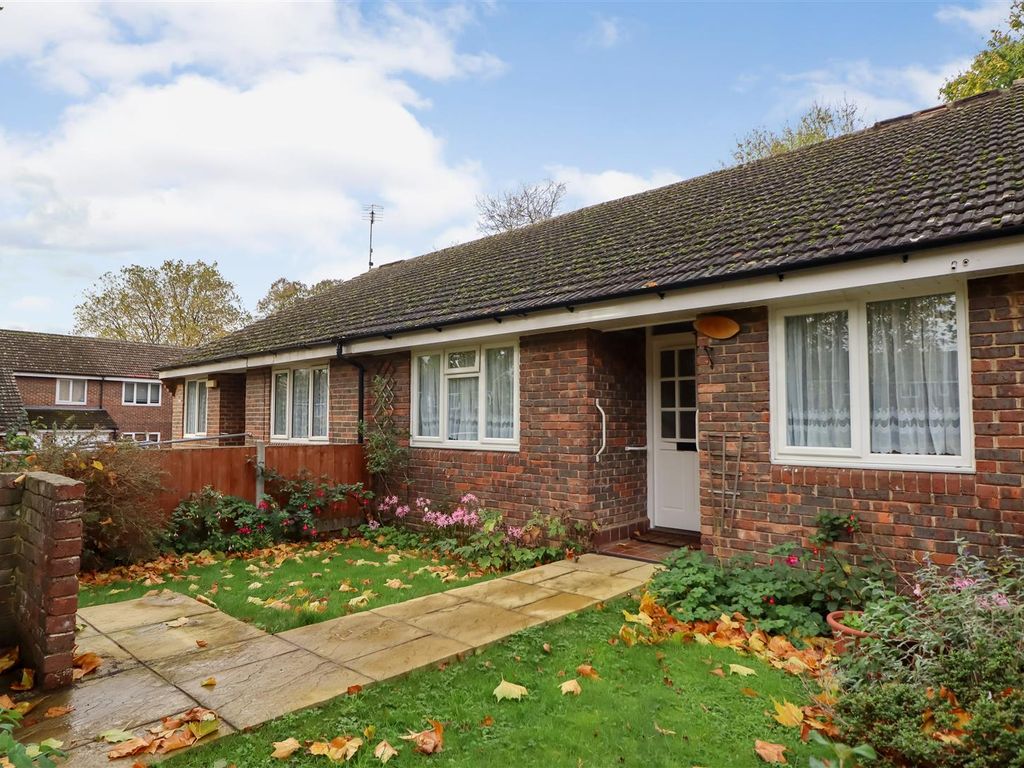 2 bed terraced bungalow for sale in Cook Road, Horsham RH12 Zoopla