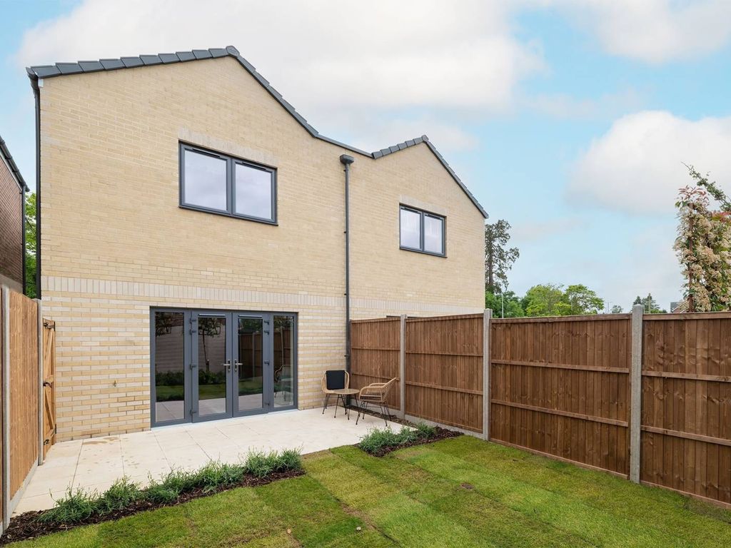 New home, 2 bed property for sale in Coopers Hill, Bracknell Forest