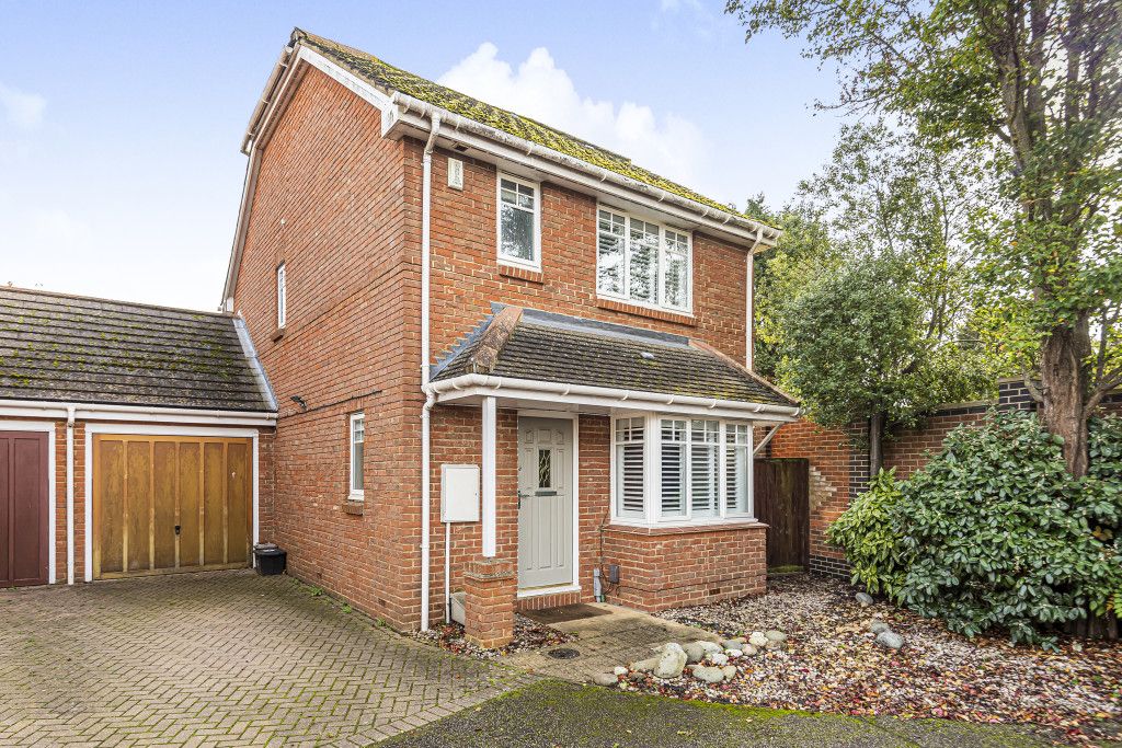 3 bed detached house for sale in Willow Wood Close, Burnham, Bucks SL1